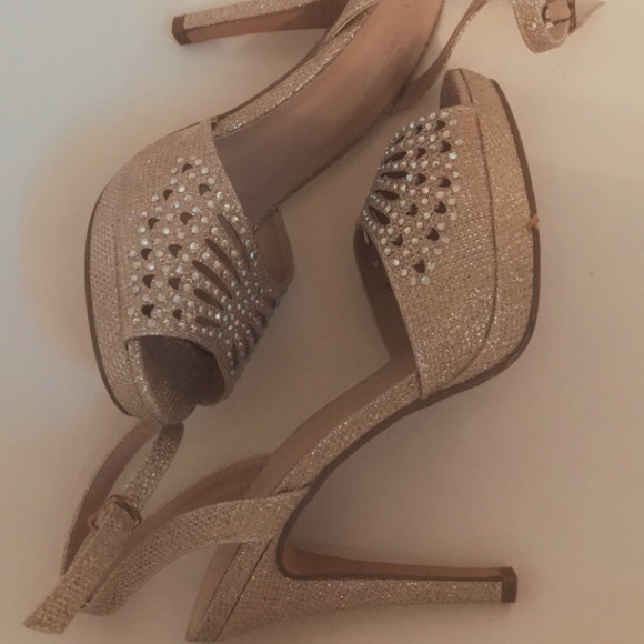 Forever Champagne Gold heels - Picture 3 of 3